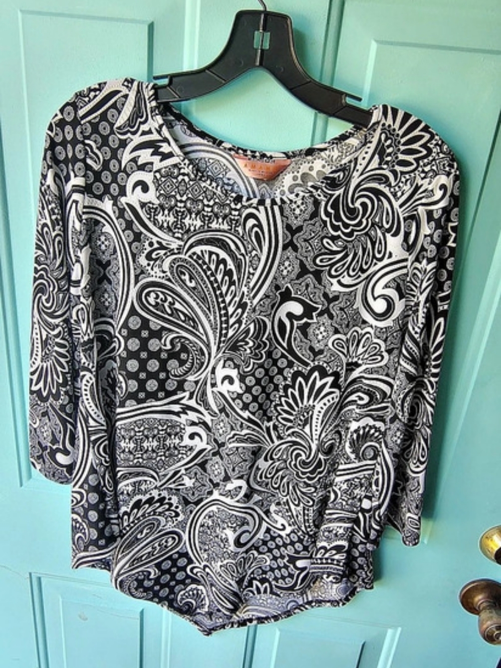 Amana Women's Paisley Long Sleeve Top in Black & White